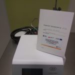 Urządzenie ImplantMed W&H z dokumentem technicznym, zastosowanie w implantologii stomatologicznej.