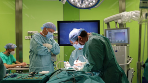 Pierwsza w Polsce operacja wszczepienia implantu pniowego u małego dziecka