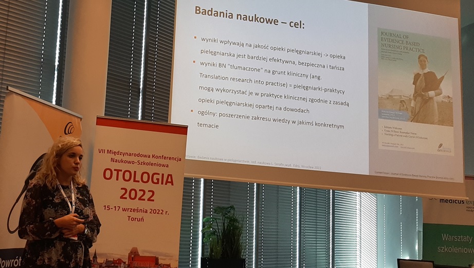 Prezentacja podczas konferencji OtoLogia 2022 w Toruniu, omawiająca badania w pielęgniarstwie.