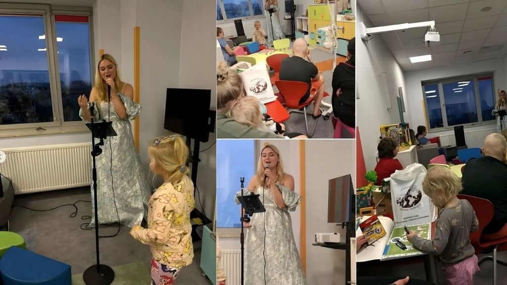 Występ wokalny w świetlicy szpitalnej, dzieci i opiekunowie słuchają koncertu